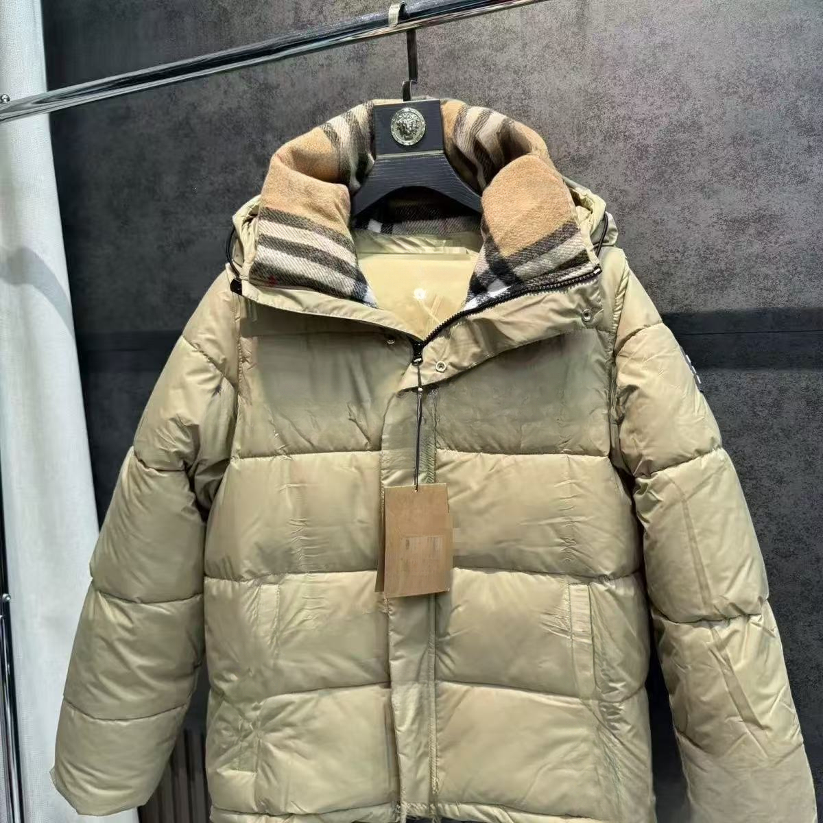 Down jacket for outerwear Winter hooded warm down coat Designer men's and women's Thick locking temperature-regulating coat Hooded ski sui