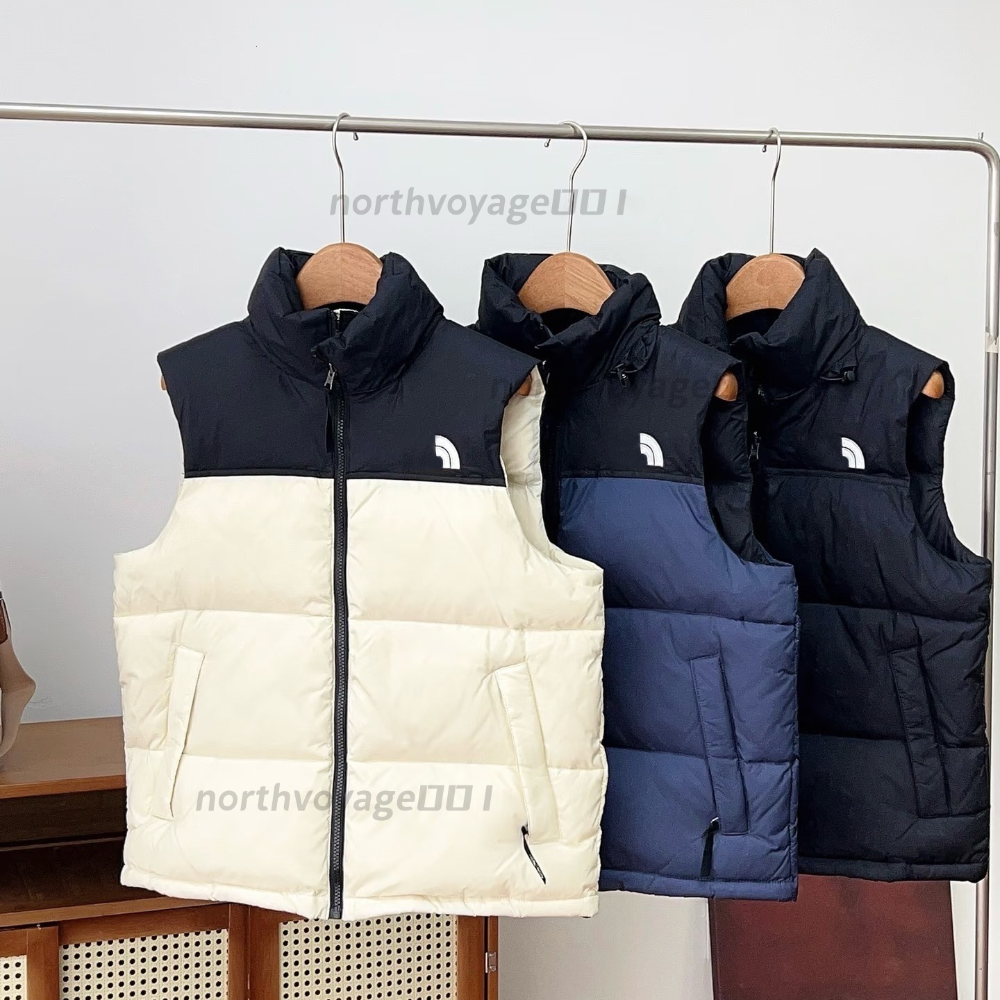 Designer Vest Body Warmer Gilet Jacket Men Stand Collar Zipper 700 Letters Embroidery Casual Slim White Duck Down Winter Mens Femme Veste