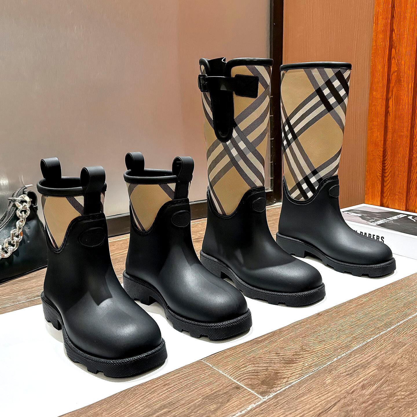 Fashion Top quality Rain Boots Martin luxurys High women Snow Boot Ankle Blueberry stripes Short booties Designer Winter Rubber shoe Canvas Outdoor