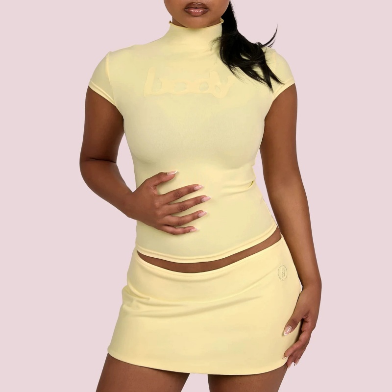 Demi-col haut à manches courtes et jupe ensemble robe de créateur pour les femmes couleur unie deux pièces ensemble de luxe décontracté dame hanc