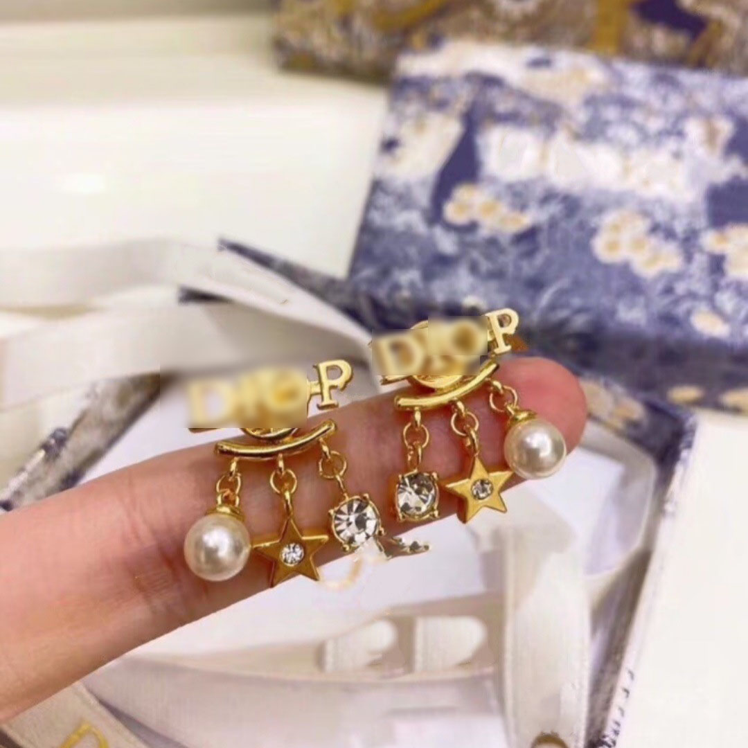 Boucles d'oreilles luxueuses avec franges en diamant, boucles d'oreilles en perles pour femmes avec boucles d'oreilles simples en forme d'étoile.