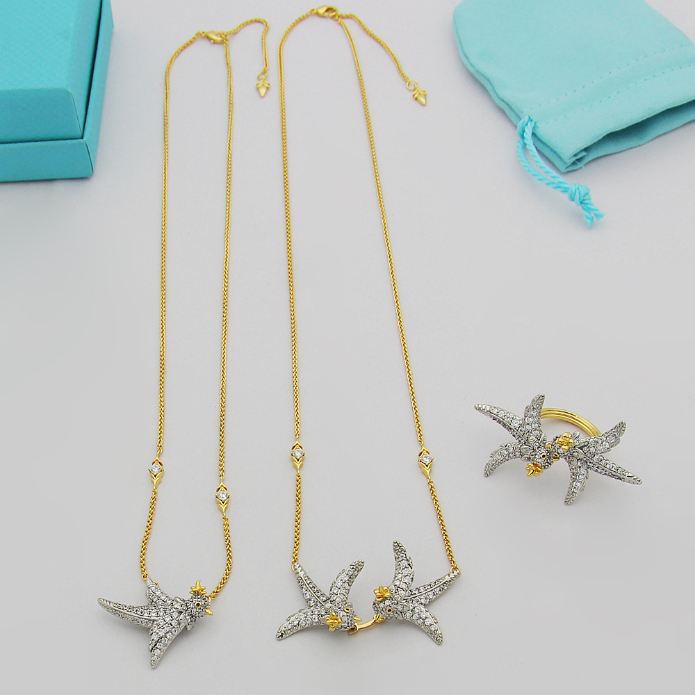 Pendentif Colliers Bijoux En Gros Pierre Pleine Boucle D'oreille Collier Bague Femme Oiseau Ceinture Diamant Interhole Boucles D'oreilles Dorées