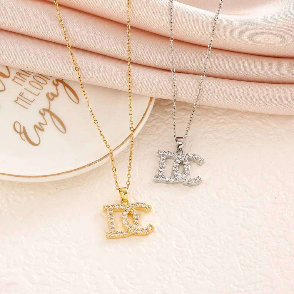 Pendant Necklaces Iced Out Pass Double Ring Shape Micro Paved Crystal Clear Stone Gold Tone Alloy Chain Clavicle Jewelry For Her Daily Wear