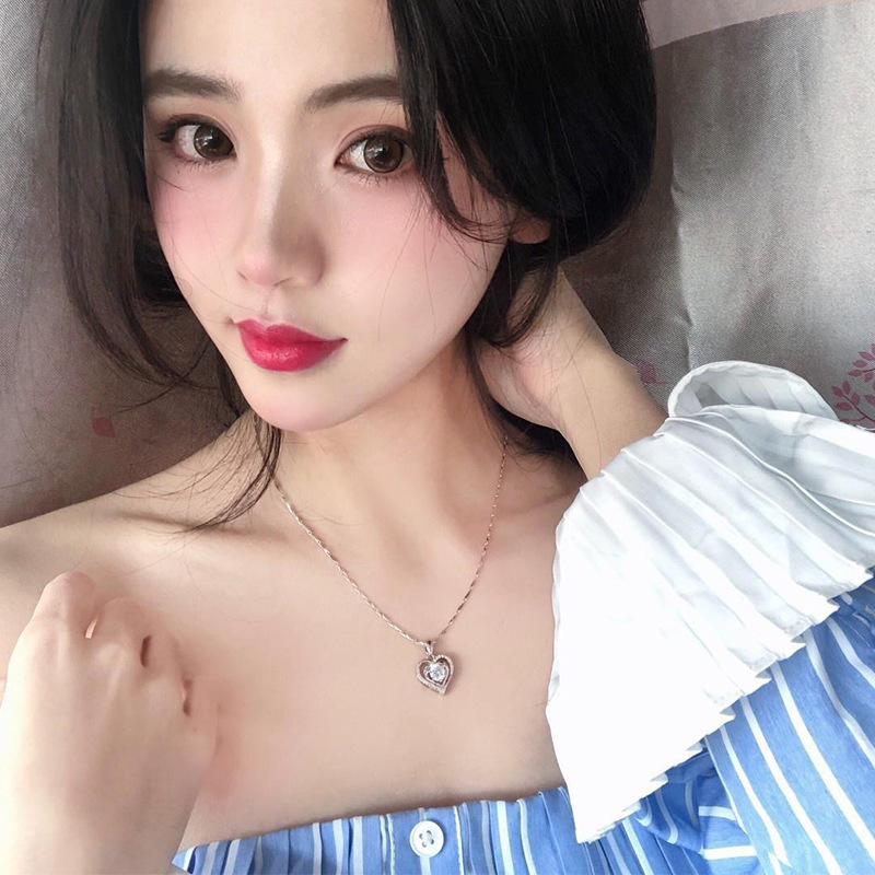 Women's Korean Style Ocean Heart Necklace Simple Elegant Heart Pendant Shiny Zircon Clavicle Chain Light Temperament Waterproof Anti-fade Da-image-1104108638