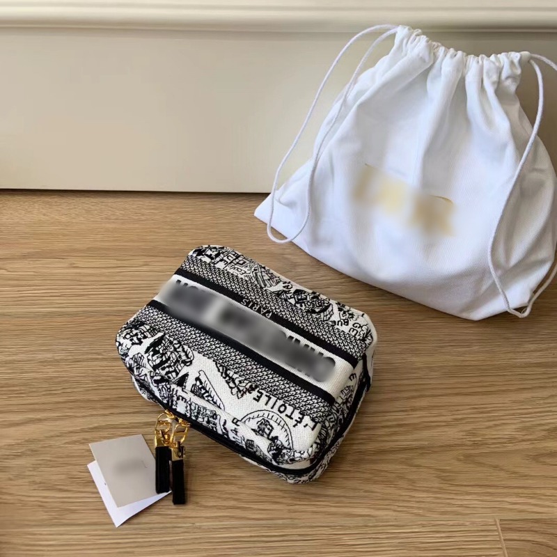 High-end Cosmetic Storage Embroidery Fashion Wash Clutch Bag-image-1106160175