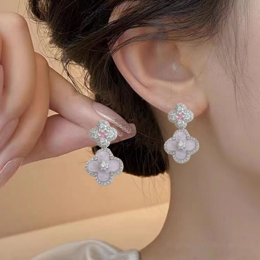 Exquisite four-leaf clover sparkling diamond stud pink shell dazzling exquisite flower earrings, high-end and elegant earrings-image-1096038541