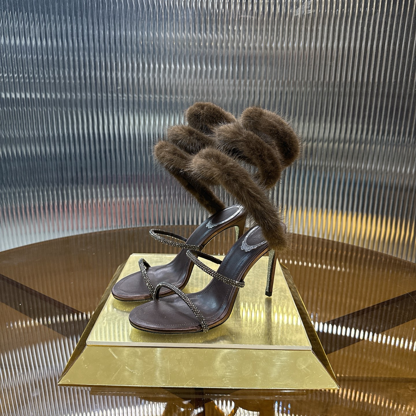 Furry Trim Cleo Sandales Designer de luxe femmes cristal Serpent Strass talon aiguille Lindsey Sandales Cheville Wraparound Chaussures de soirée