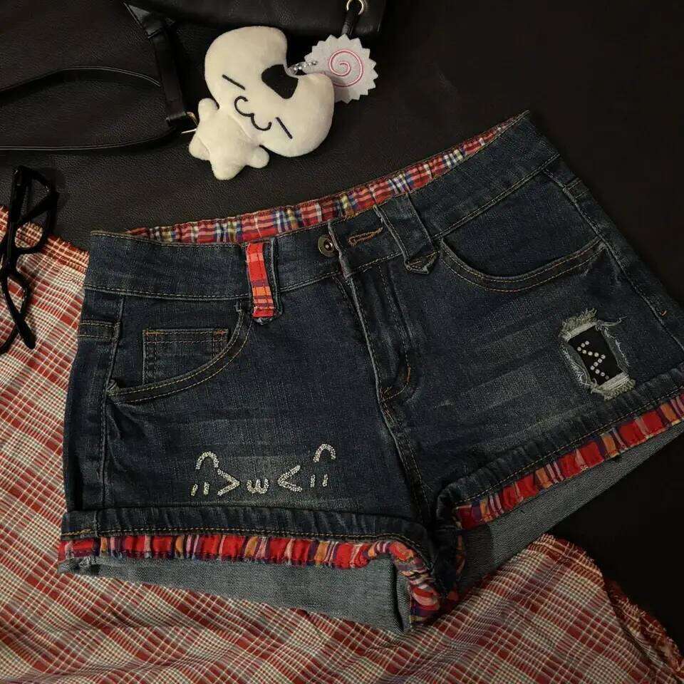 Red Plaid Curled Low-rise Denim Women's Summer New Design Diamond-encrusted Retro Jeans Y2k Shorts XJ260305-image-1096303979