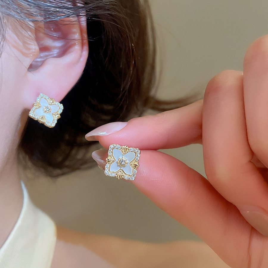 Four-leaf flower for women with pearls gold Light luxury niche exquisite bracelet necklace earrings 2026new vintage style-image-1096279887