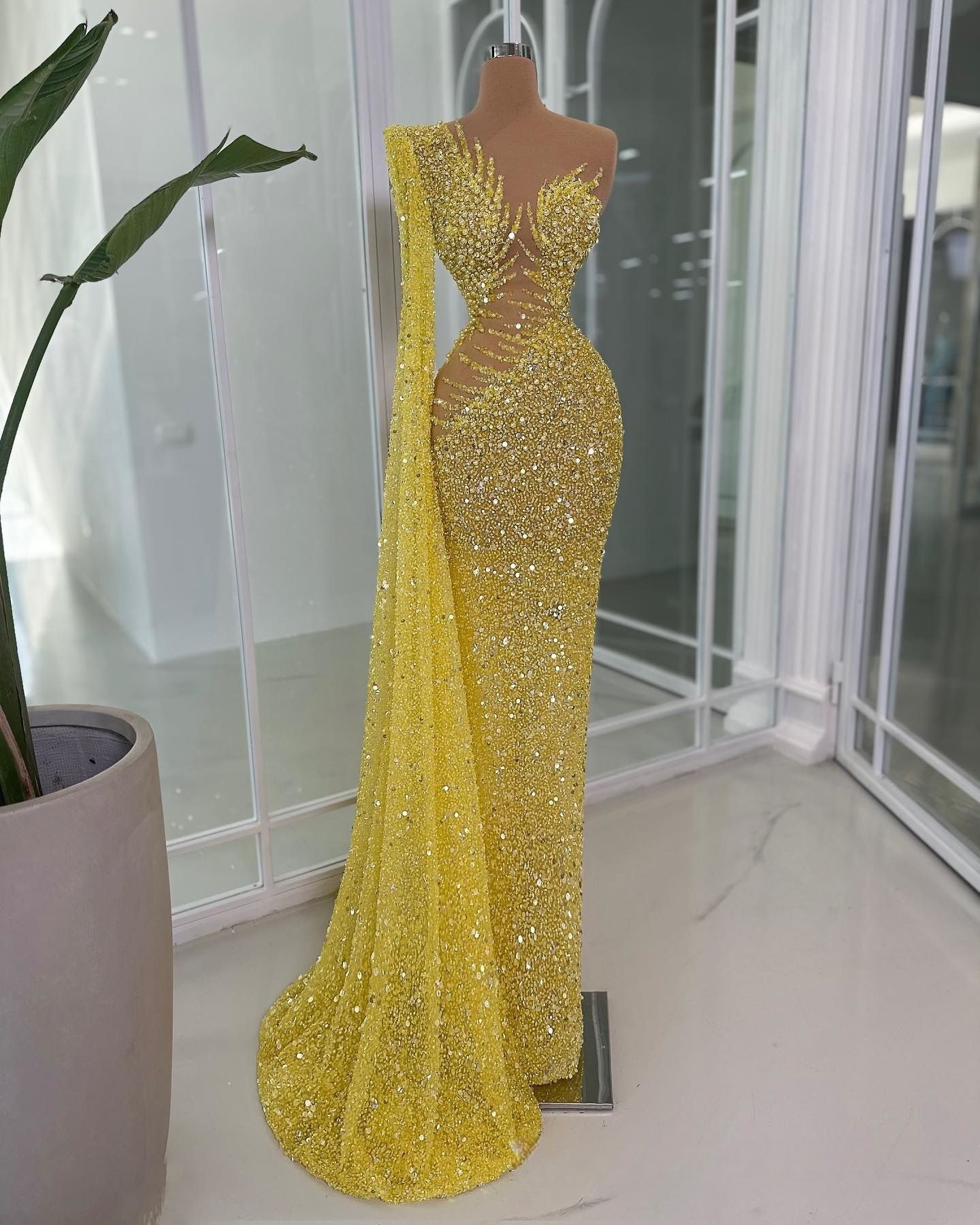 2026 Yellow Prom Dresses for Black Women Evening Dresses Illusion Jewel Neck One Shoulder Sequined Lace Mermaid Sheer Prom dress Beaded Floor Length