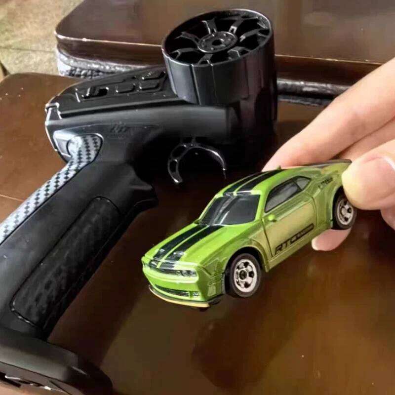 New 1:64 Mini Desktop Simulation Rc High-Speed Car 2.4g Pocket Four-Wheel Drive Drift Remote Control Toy Boy Gift H260304-image-1096262298