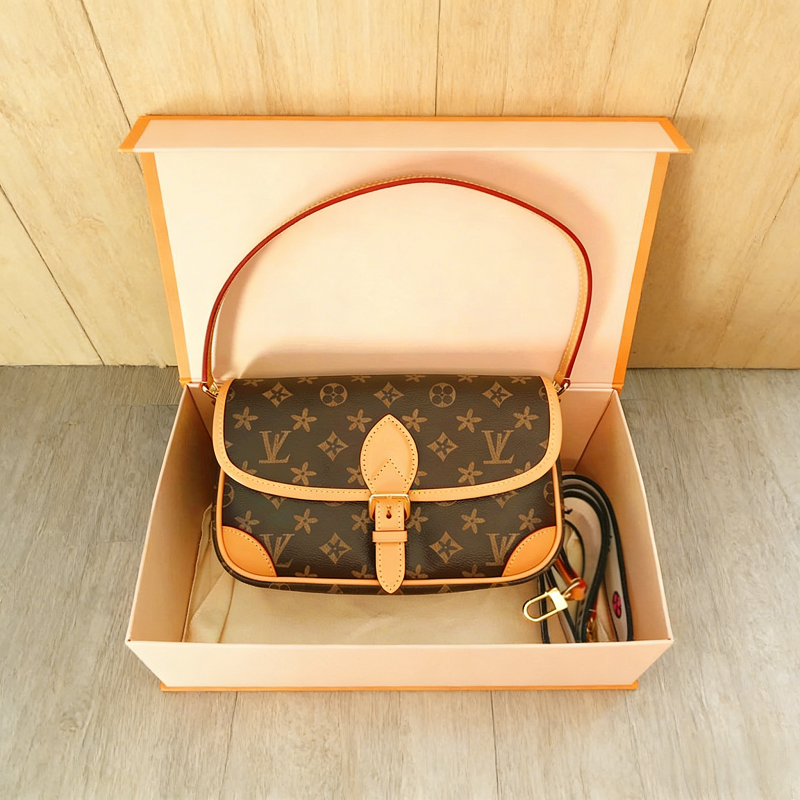 2025 Femmes Luxurys Designer Sac Bandoulière Diane Baguette Classique Vintage Toile Jacquard Sangle Fleur Rabat Lettres En Relief Embrayage Sacs