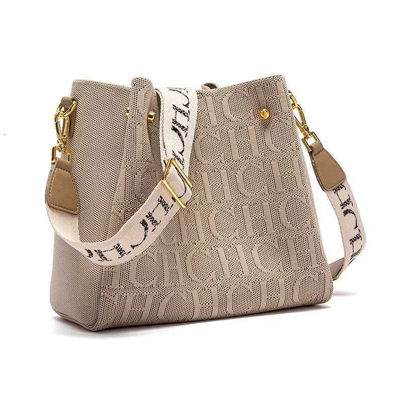 CH Autumn Winter Classic Crossbody Bag Temperament Fashionable Casual Large Capacity Womens Shoulder Bag H260307