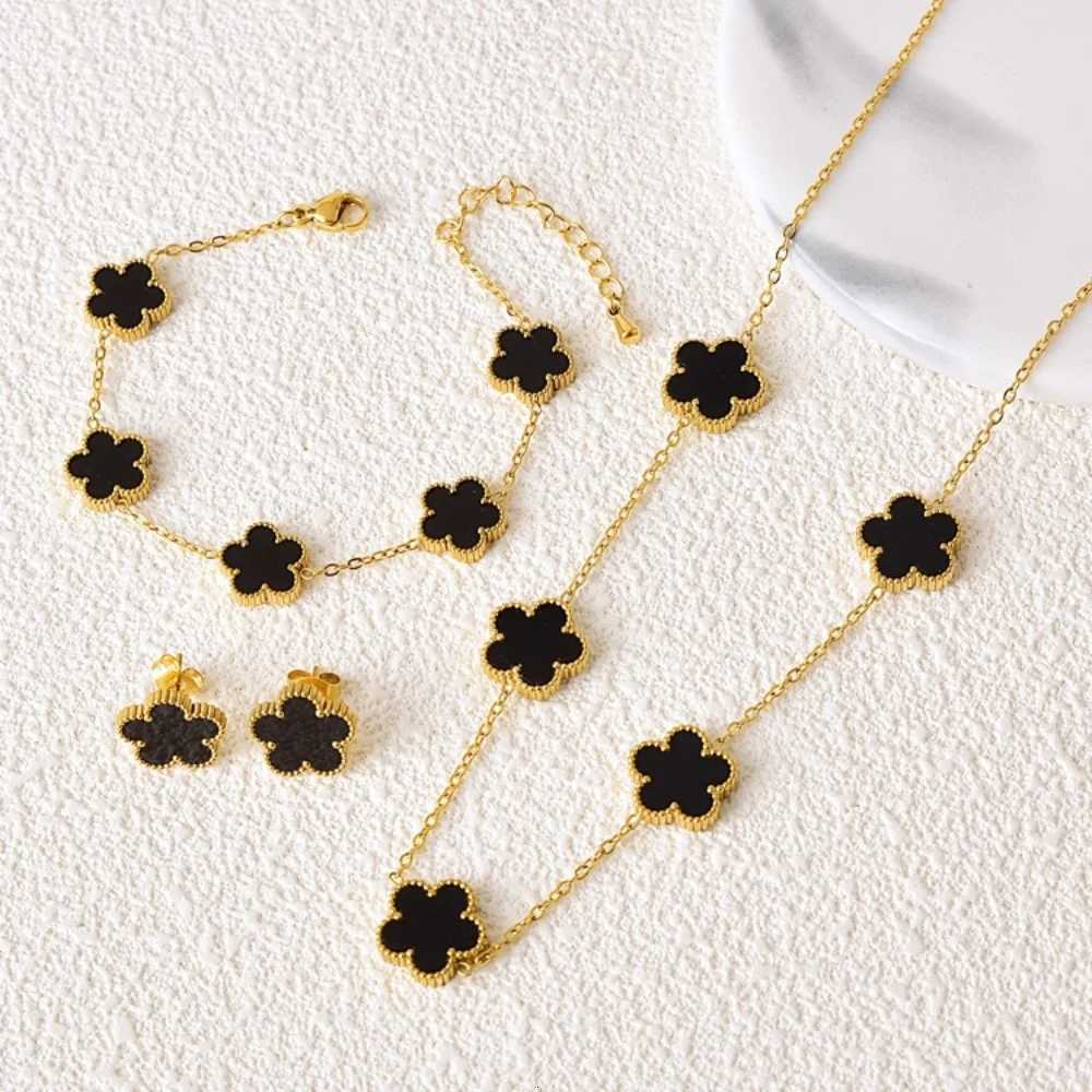 Hot jewelry sales stainless steel five-leaf flower necklace earrings set high sense womens shamrock jewelry party H260307-image-1096655422