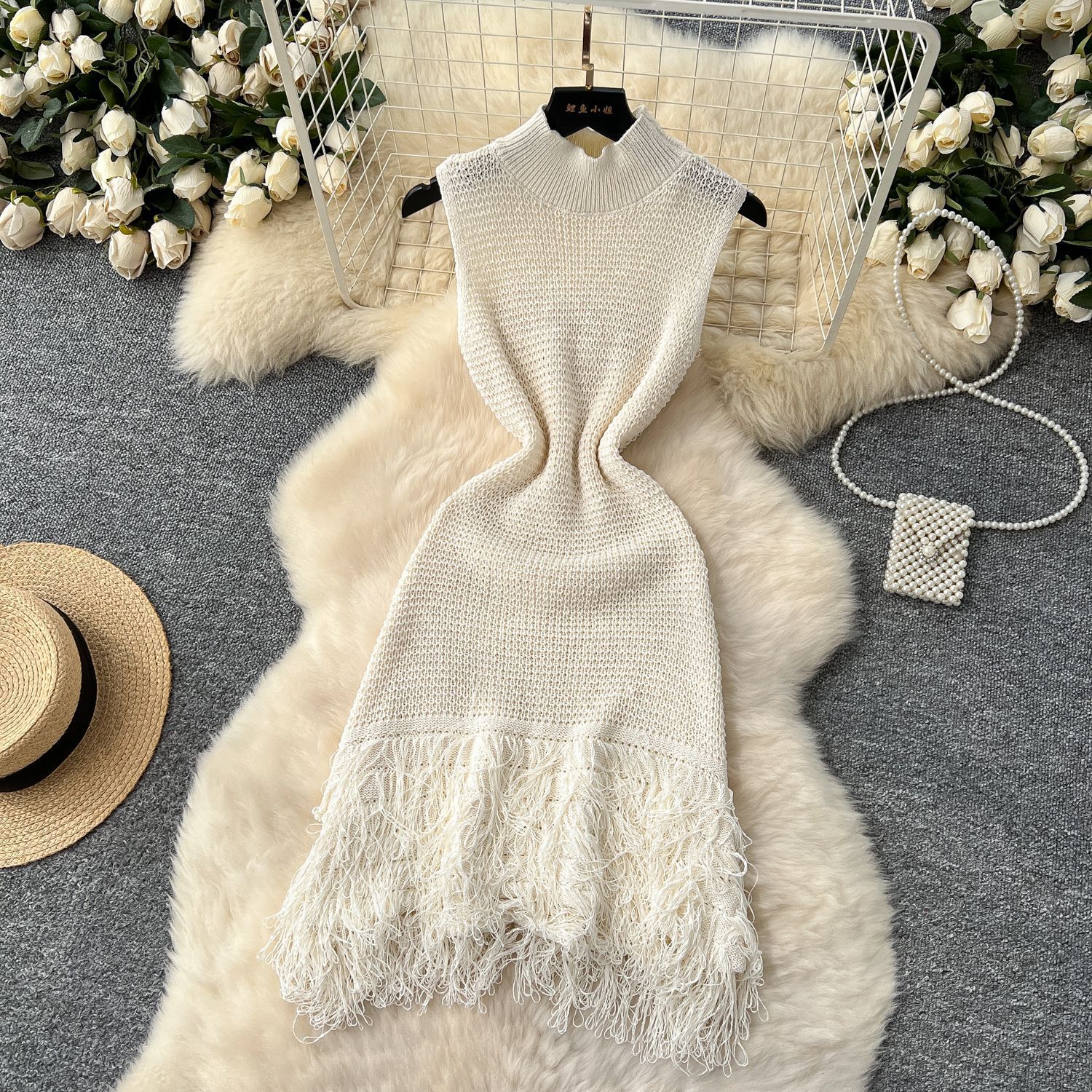 (060) Robe tricotée sans manches de conception Simple pour les femmes, style d'été, bords effilochés, coupe ajustée, jupe courte sexy