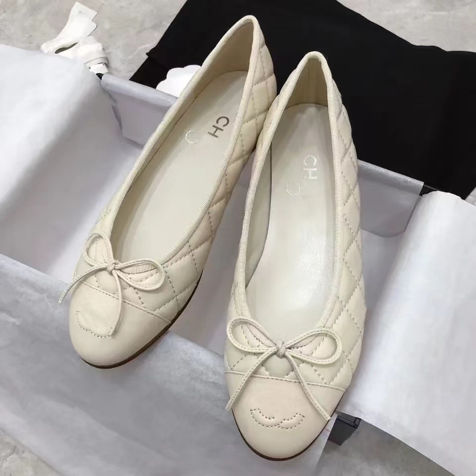 2026 CC Designer Paris Women's Ballet Shoes with Large LOGO Mark and Embellished with Butterfly Knots High Quality Luxury and Fashion Women