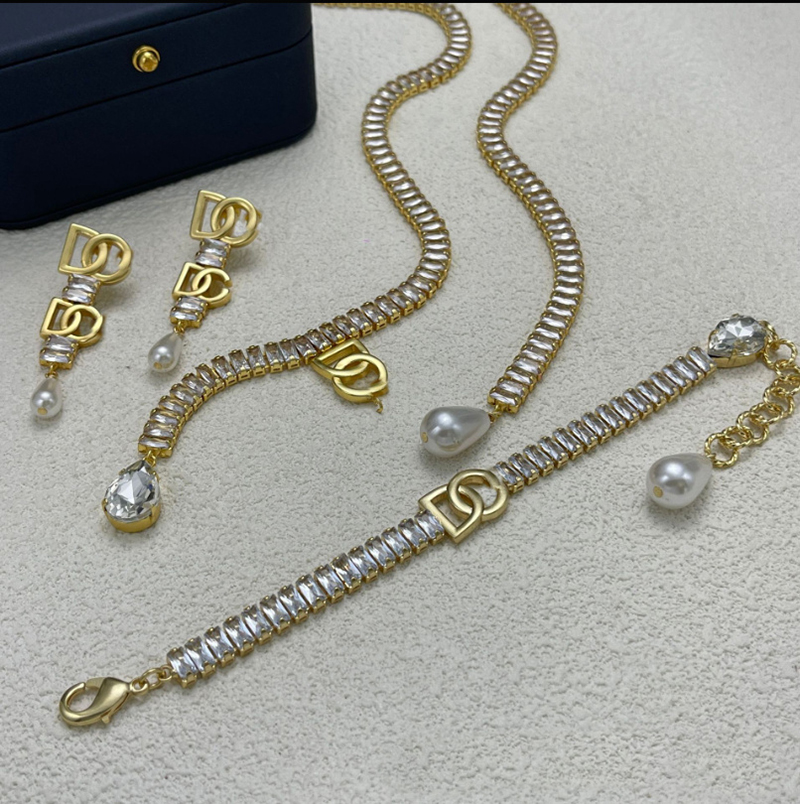 Luxurious Designer Necklace For Ladies Jewelry Designer Necklace New Fashion Letter Necklace Designer Earrings Gold Bracelet Brand Designer Brace-image-1096713296