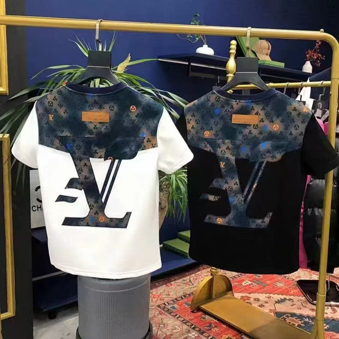 T-shirt léger à manches courtes et col rond imprimé de luxe pour hommes - style hongkongais polyvalent, tendance, décontracté et discret