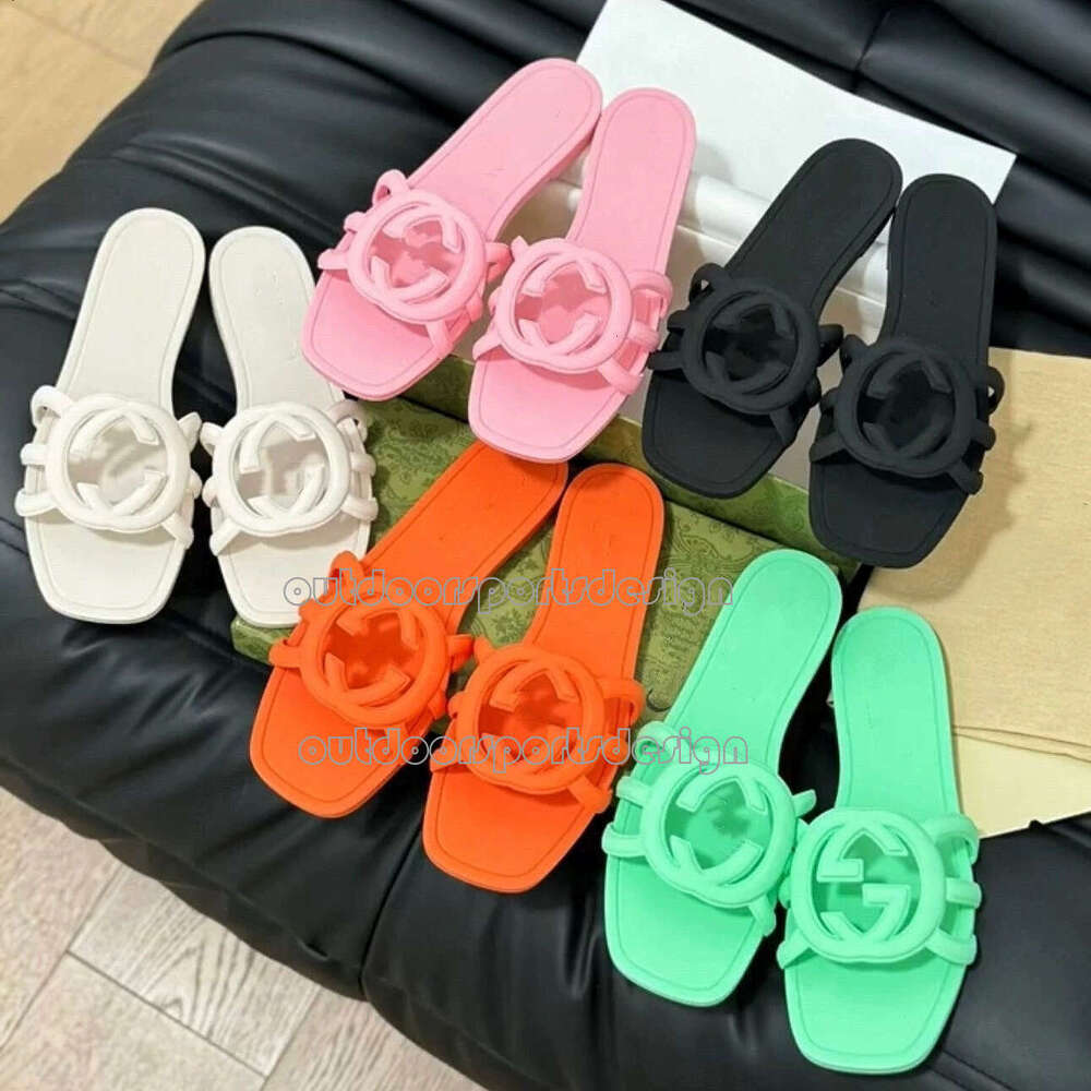 Sandales de créateurs de luxe pour femmes, pantoufles de plate-forme de couleur creuse, pantoufles de mode classique rétro, jolies sandales de pl
