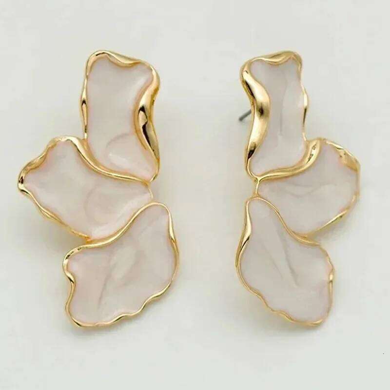 Metal Flower Cream Stud for Women Fashion Gold Color Plating Irregular Post Earrings Heavy Design Statement Earring H260309-image-1096881804