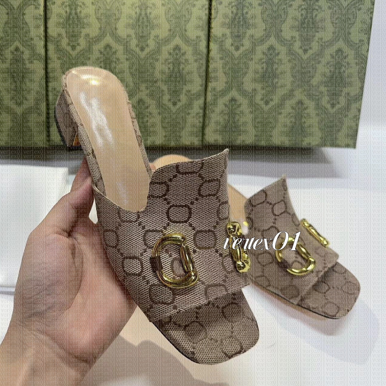 Designer Fashion sandals slippers Women's leather High Heels thick square heel heeled shoes luxury atmosphere Summer Shoes Slides Slippers Plat