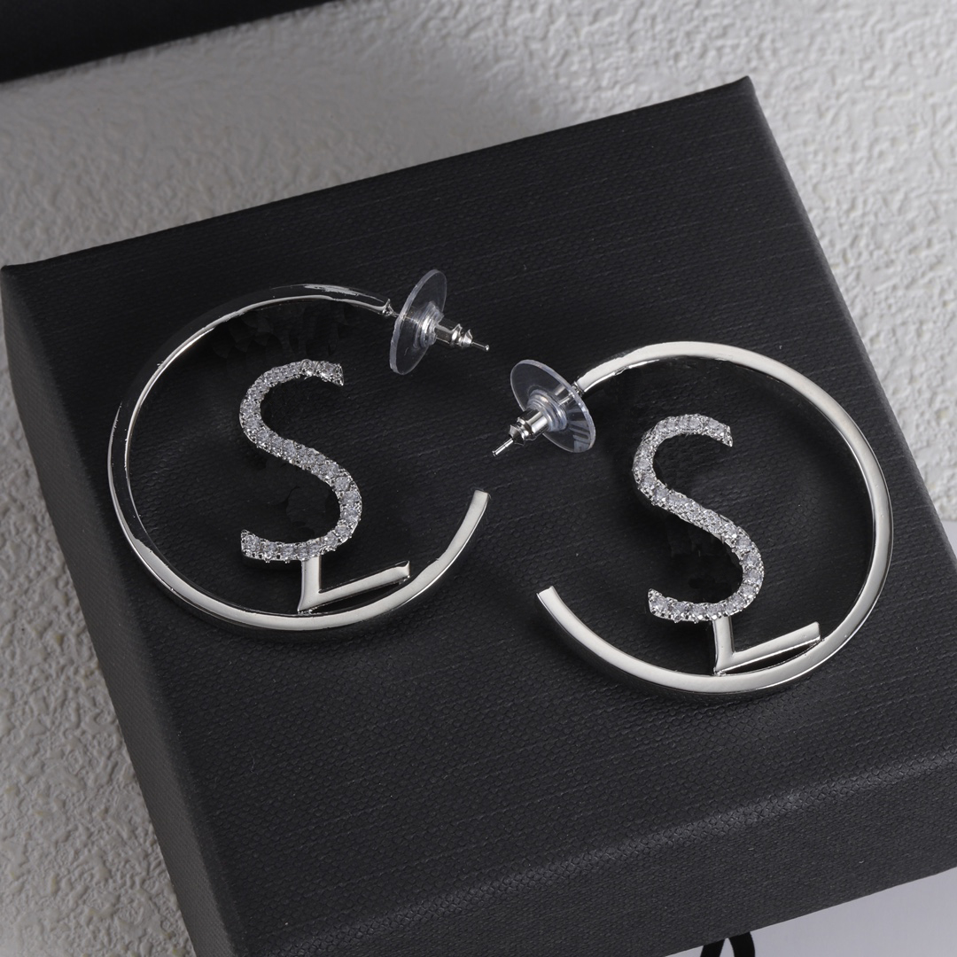 C309YAJ2 Boucles d'oreilles à la mode Bracelet exquis Collier Bijoux clous d'oreilles pour femmes fille ensemble Bijoux de créateur Collier Cadea