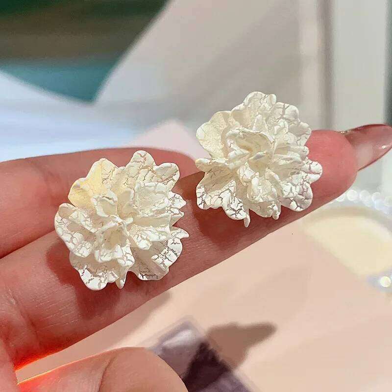New Big White Flowers Stud Earrings for Women Personality Fashion Unique Design Brincos Wedding Jewelry Wholesale Birthday Gift H260309-image-1096881748