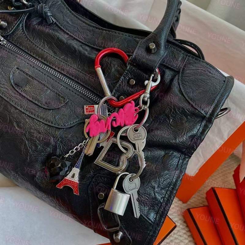 Rodeo Charm Designer Porte-clés Chaîne de verrouillage en métal Lettre Paloma en laiton multicolore en cuir de mouton Porte-clés Mans Femmes Palo