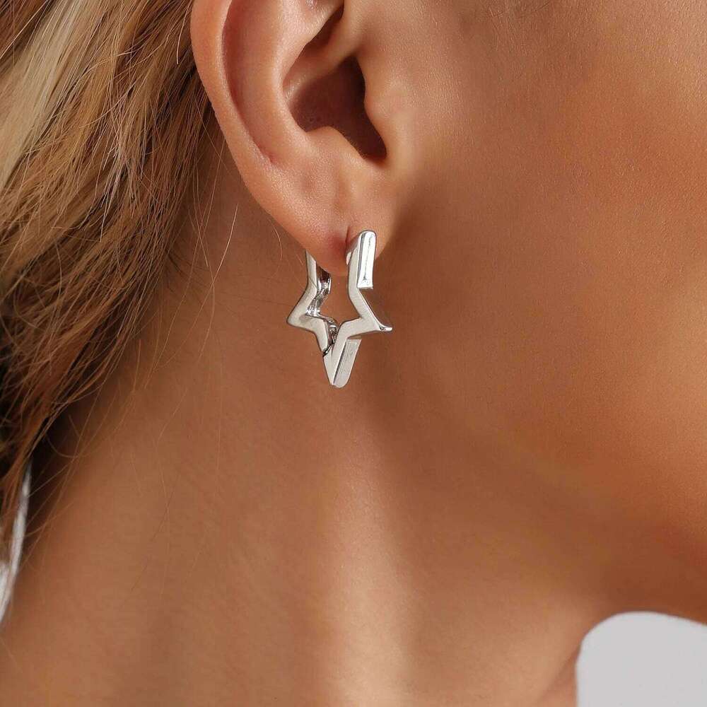 Boucles d'oreilles en forme d'étoile ajourées, polyvalentes, haut de gamme, pour dames, tempérament minimaliste, Design de Niche froide, pour les