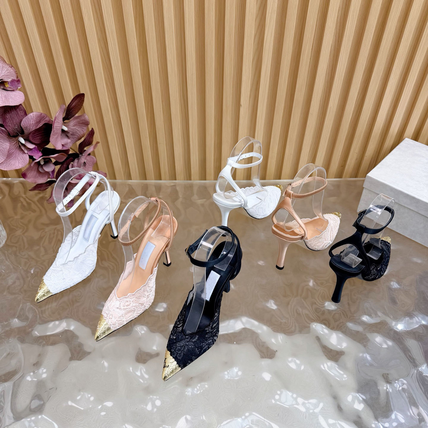 10A High-Quality Classic Casual Fashion New Lace High Heels, Lace Upper, Gold Pointed Toe, Vintage and Luxurious10cm