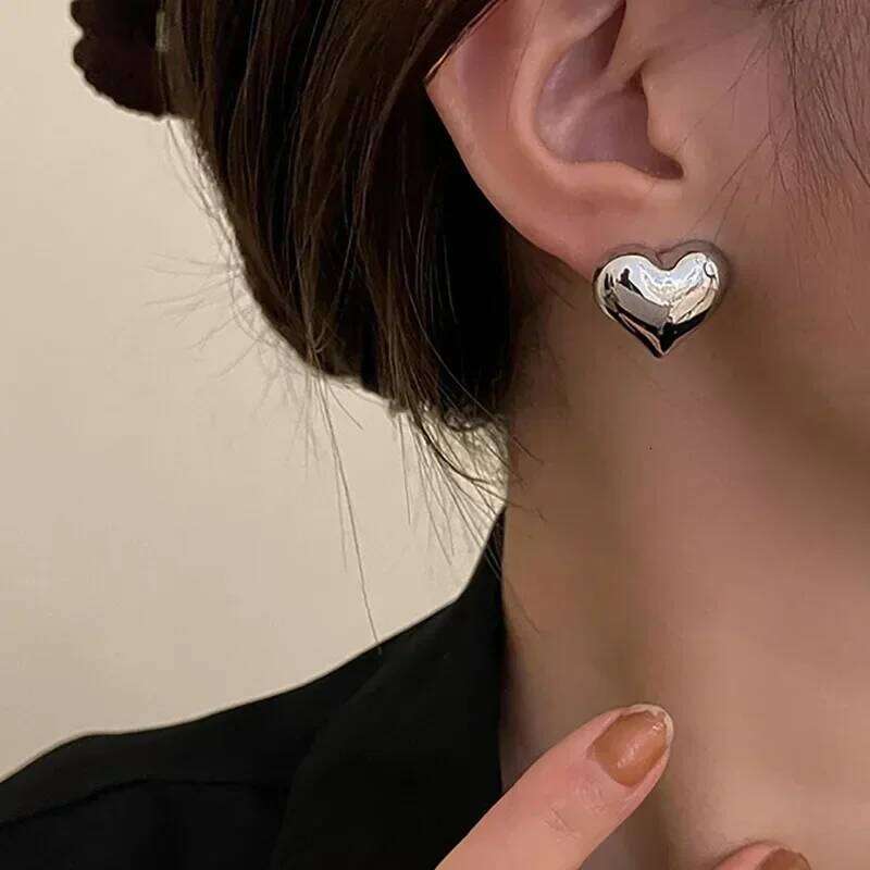 LATS 2024 New Silver Color Smooth Surface Heart Shaped Stud Earrings Women Minimalist Fashion Girl Wedding Bridal Jewelry H260309