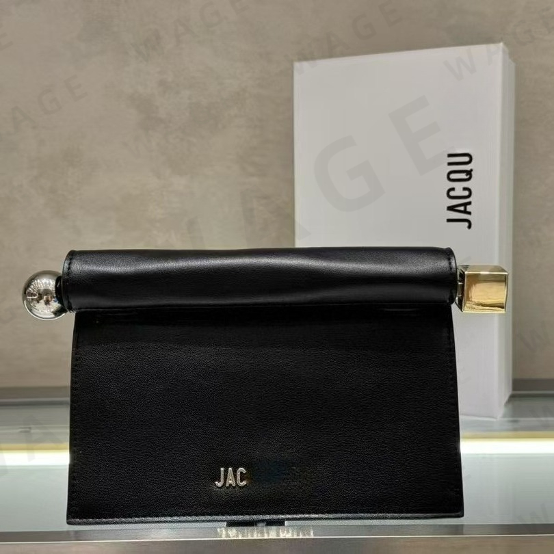 2026 New Designer Bag French Luxury Niche Rolled-Edge Sculptural Lambskin Clutch, Elegant Evening Bag Minimalist Shoulder Square Bag for Women -3