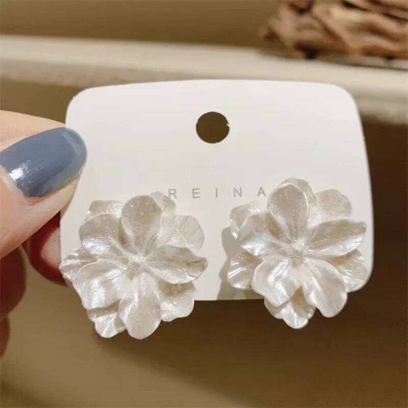 White Flower Stud Earrings for Women New Modern Korean Fashion Cute Camellia Girl Party Jewelry Accessories H260309