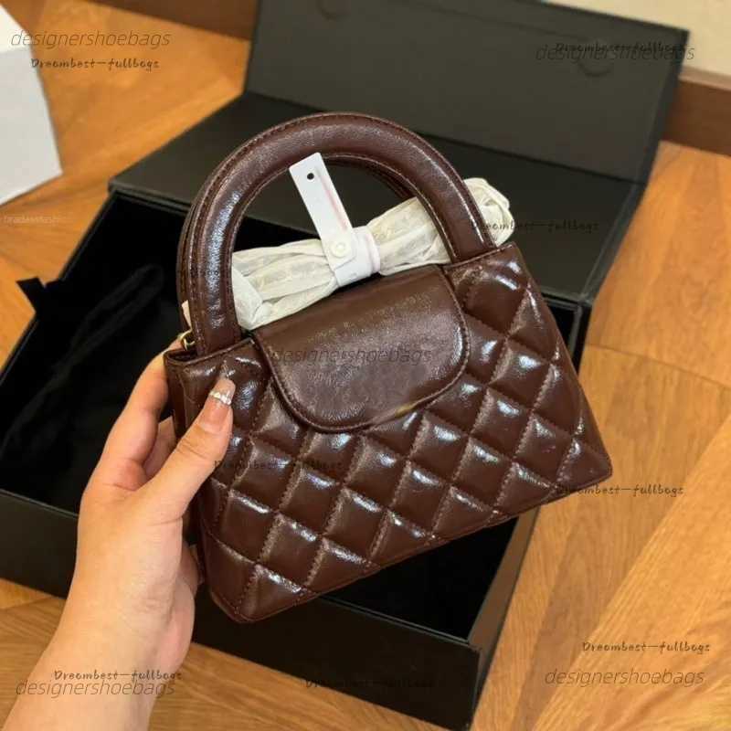 Cosmetic Bags Cases Sizes Women Portable Shoulde Bag Designer Mini Shopping Bags with Handle Glossy Oil Wax Leather Gold Hardware Matelasse Chain Lu