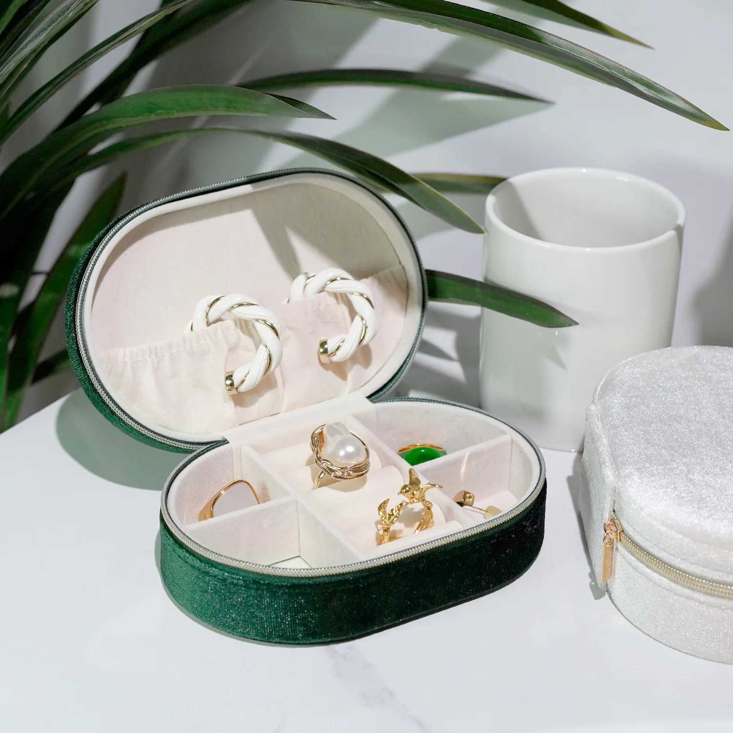 New Arrival Oval-Shaped Velvet Mini Jewelry Box Organizer for Rings Earrings Bracelets Necklace Jewelry Case for Ring Hot Sale C260309-image-1096801472