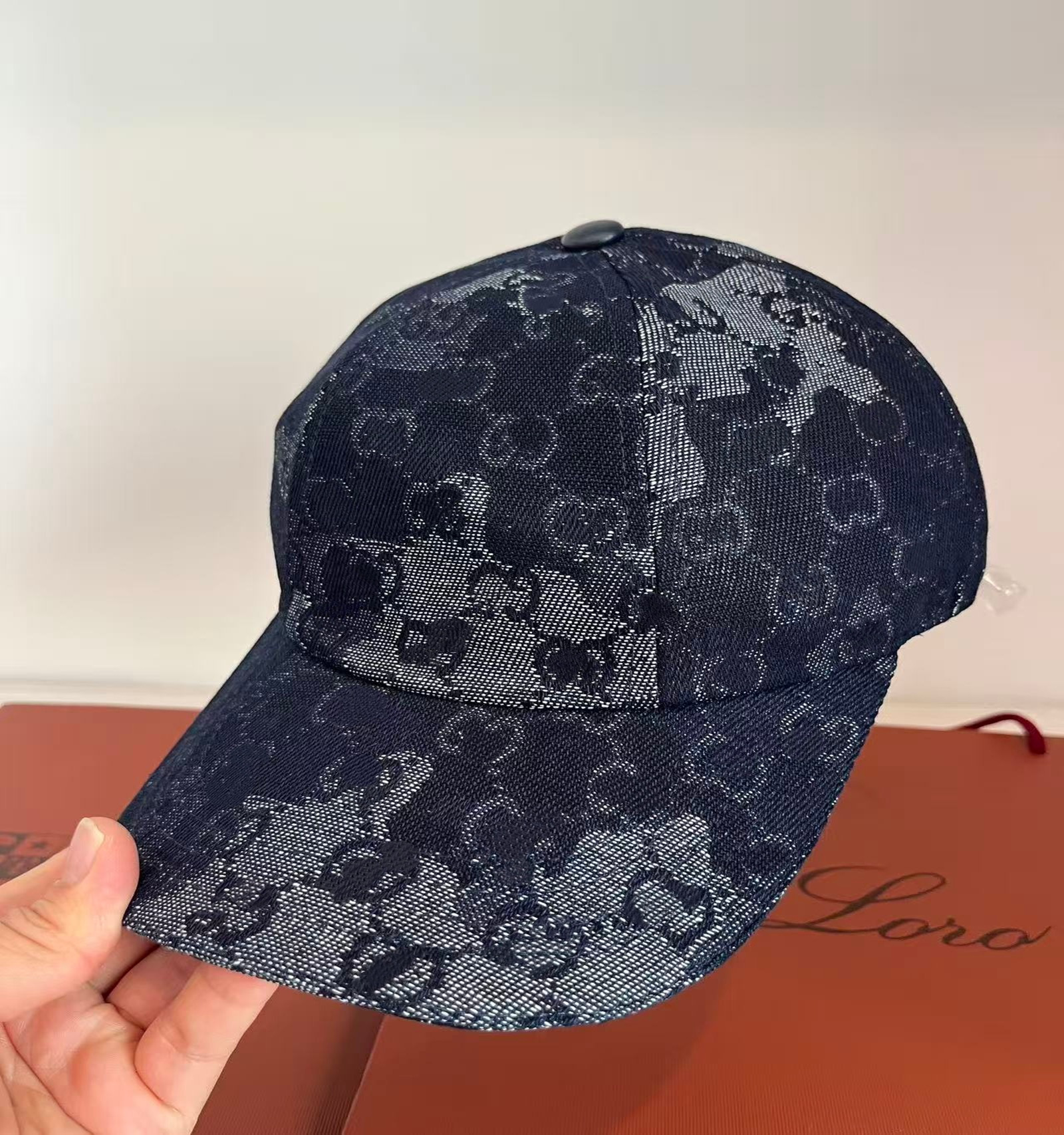 2026 Artichaut Bucket Top Quality Popular strawberry Ball Cap Canvas Casual Designer Fashion Sun Hat Outdoor Sports Men Suspender Famous Baseball lo