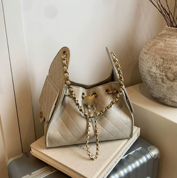 2026 New luxury Designer Advanced Commuter Single Shoulder Underarm Bag Women New Small Fragrant Style Lingge Bucket Bag Trendy Fashion Tote Bag