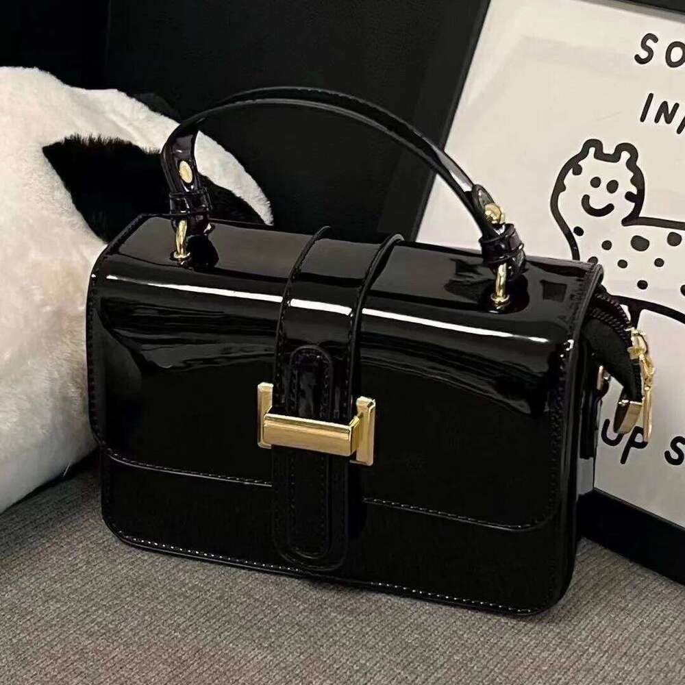 Petit carré avec un design haut de gamme finition brillante pour femmes 2024 nouveau sac à bandoulière à bandoulière unique élégant et polyvalent