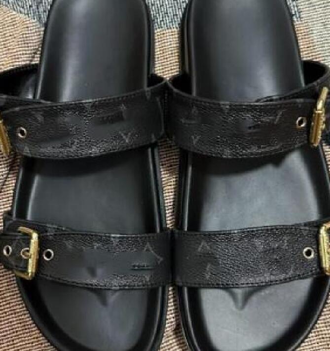 Sandale en cuir Slipper Casual Shoe Summer Beach Gladiator Mules Hasp Nouvelles femmes Sandales plates Talons Slide Luxury Designer Sliders sanda