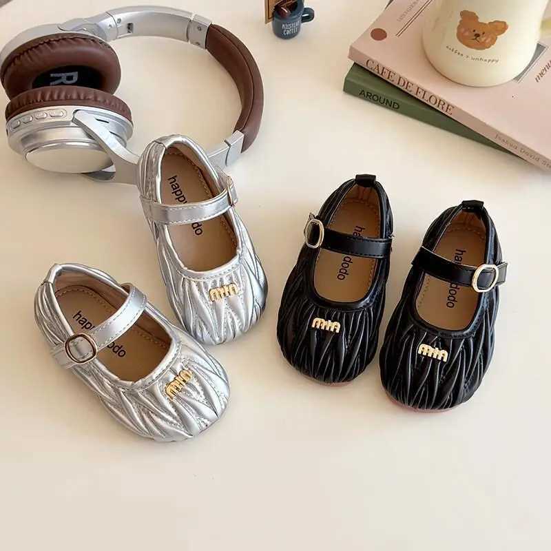 Kawaii chaussures décontractées mode chaussures pour enfants coréen anti-dérapant Style rides petit vent parfumé enfants chaussures 2025 printemp
