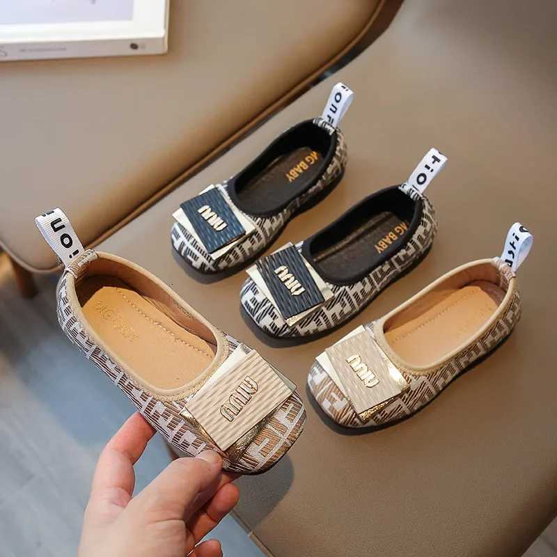 Décoration en métal carré chaussures de princesse pour enfants fille fil à coudre mignon antidérapant semelle souple épaisse à fond plat chaussur