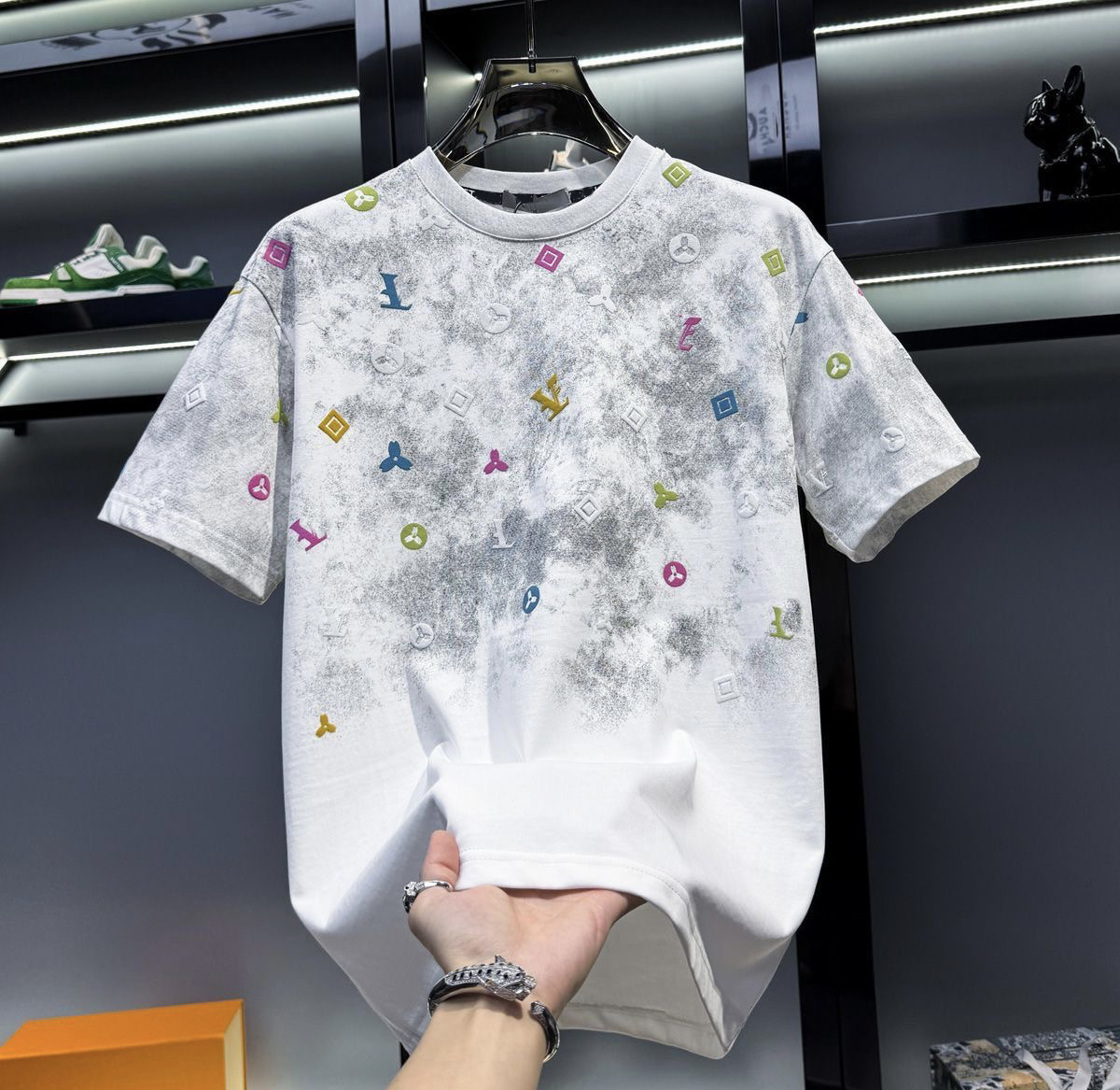 Latest luxury designer T-shirt for summer. Men's and women's styles. Short sleeves. Fashionable T-shirt. Pure cotton high-quality T-shirt.