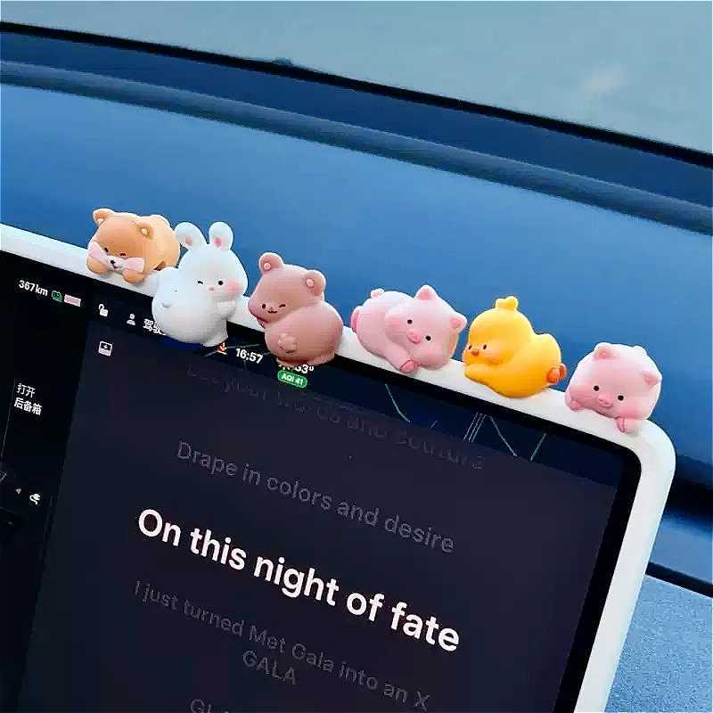 Car Interior Decoration Creative Cartoon Pig Cat Mini Figurines Cute Desktop Decoration for Off Car and He Display K260313-image-1097392710