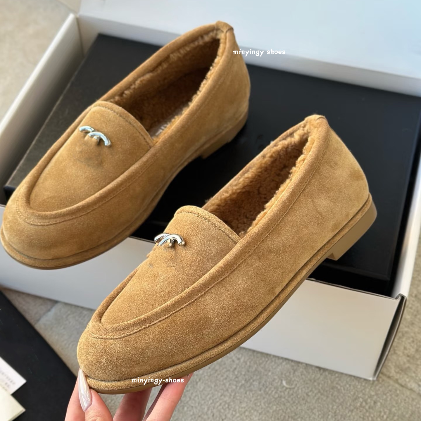 High-quality French brand designer 2026 new model suede women's casual shoes plush and fashionable slim-fit design thick heel casual Mary Jane