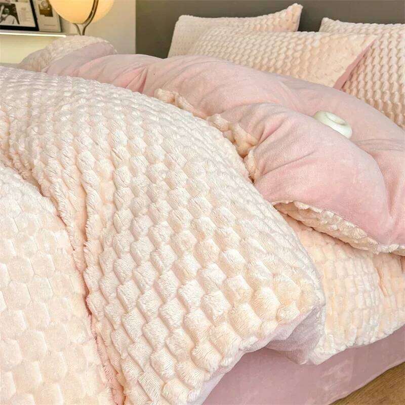 Four Piece Light Pink Honeycomb Plush Bed Duvet Cover Set Winter Milk Velvet Beds Sheet Skirt 3-Piece Home Furnishing Decoration H260312-image-1097370971