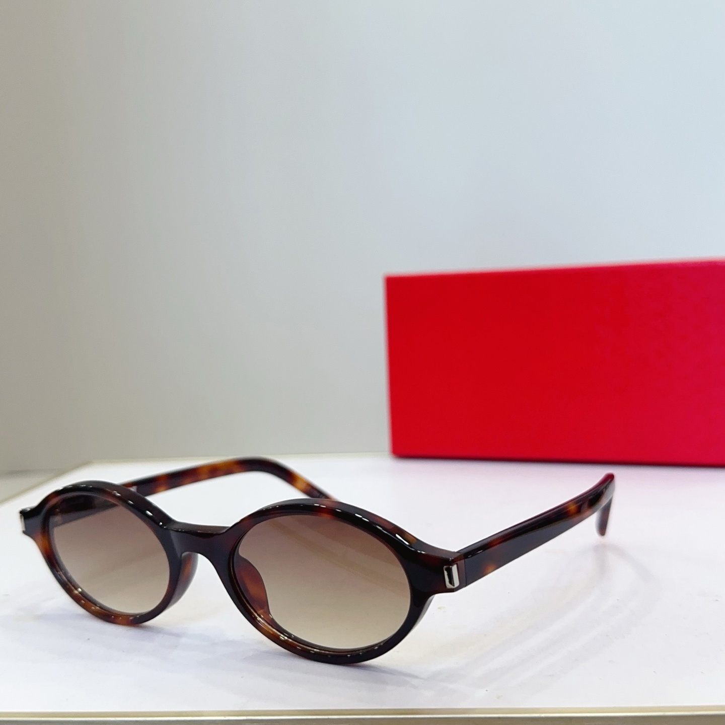Sophisticated Full-Rim Frame Glasses Tailored For Men And Women