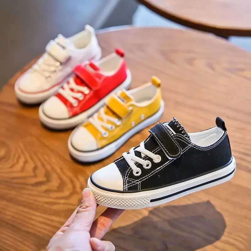 Enfants printemps automne nouvelles chaussures en toile garçon bas semelles souples chaussures de planche solides filles Velcro confortable enfan