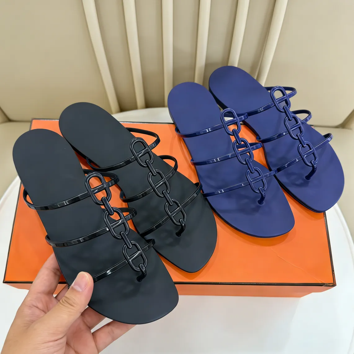 Pantoufles plates avec chaîne en H pour femme - Tongs tendance en gelée - Chaussures de plage pour l'extérieur - Légères et antidérapantes - Sand