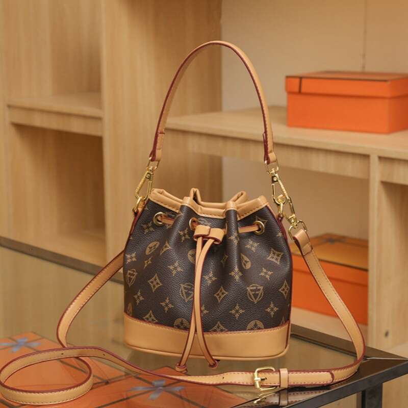 High-Quality Vintage Bucket for Women 2026 New Korean Version Versatile Elegant Casual Single Shoulder Crossbody Bag