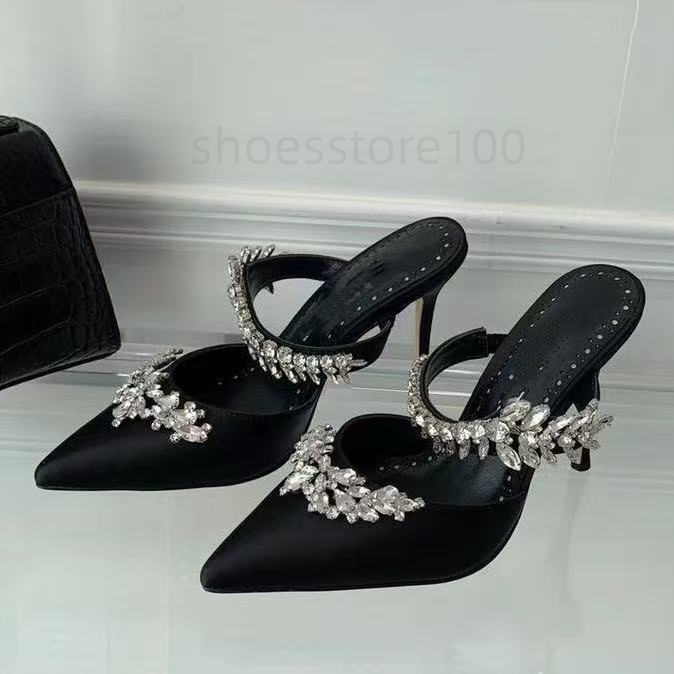 Vente en gros de luxe Lurum Satin Sandales Chaussures Pour Femmes Cristal Embelli Mules Robe De Soirée De Mariage Bout Pointu Pompes Lady Stilett